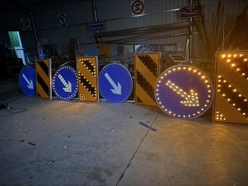 湖北湖北河南太阳能自发光交通路标牌厂家